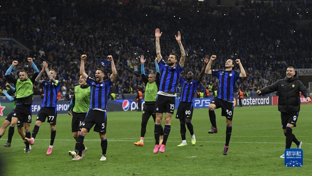 跟队记者：帕夫洛维奇在对阵佛罗伦萨受伤后眉骨缝了9针